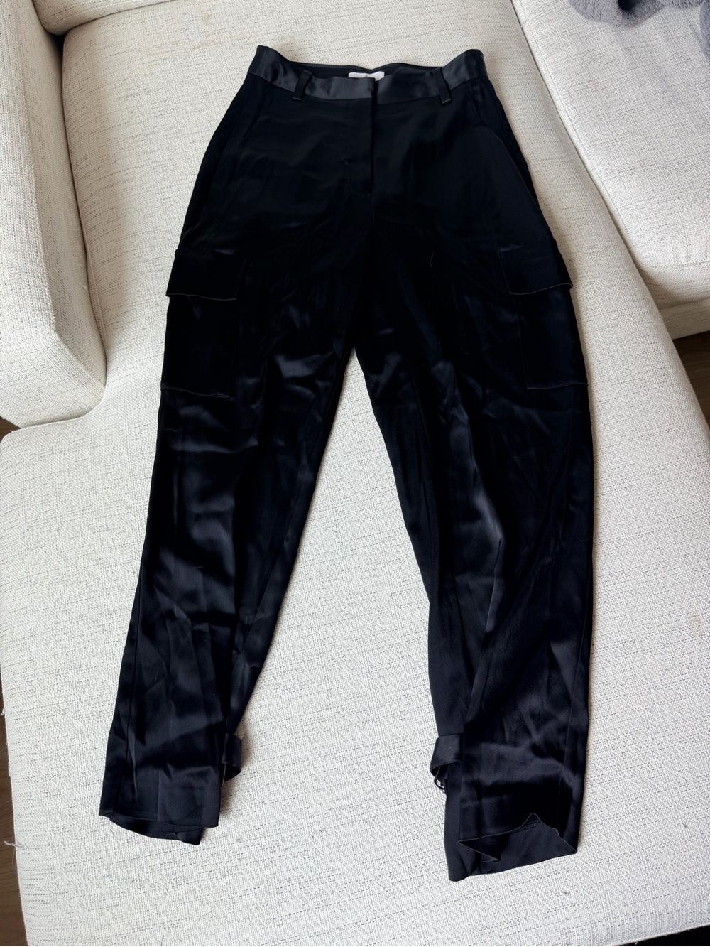 Aritiza Women’s Black Satin Cargo Pants